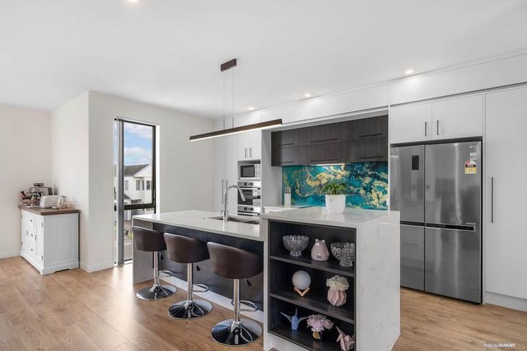 Photo of property in 24 Stephen Avenue, Henderson, Auckland, 0610