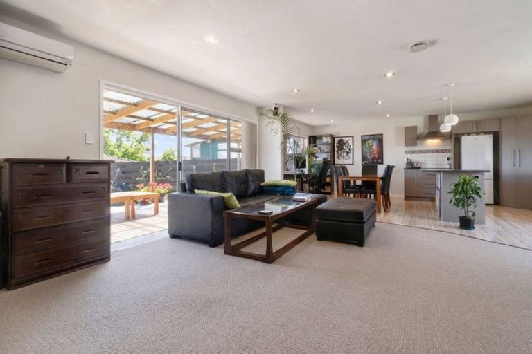 Photo of property in 1/17a Tawa Road, Te Atatu Peninsula, Auckland, 0610
