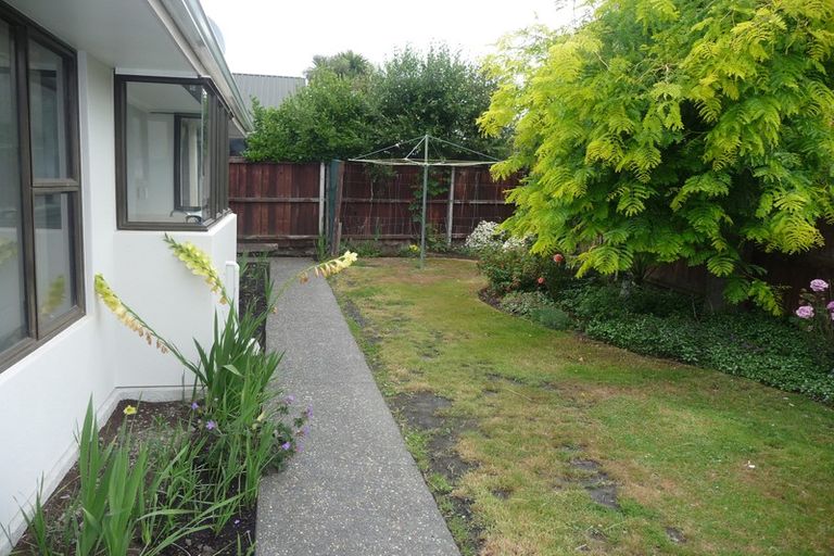 Photo of property in 2/35 Chipping Lane, Redwood, Christchurch, 8051