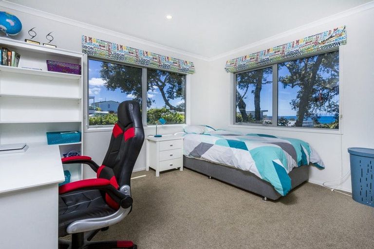 Photo of property in 30a Masterton Road, Rothesay Bay, Auckland, 0630