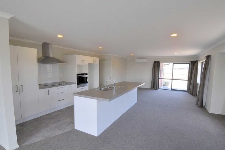 Photo of property in 66 Shillingford Boulevard, Rolleston, 7615