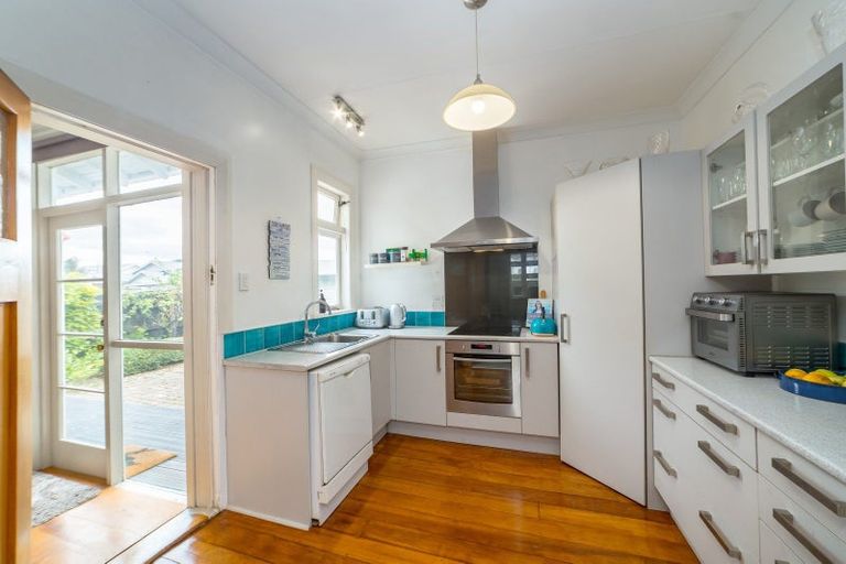 Photo of property in 45 Cambridge Terrace, Masterton, 5810