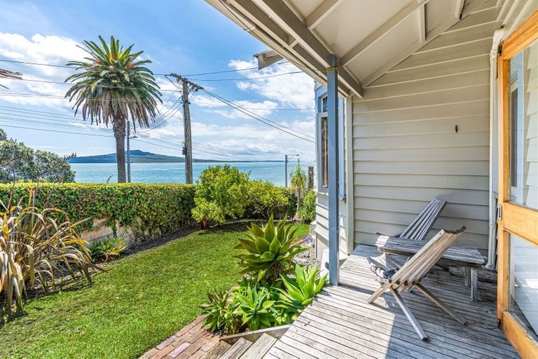 Photo of property in 1/9 Old Lake Road, Narrow Neck, Auckland, 0624