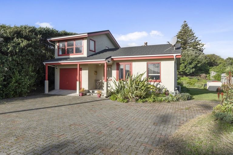Photo of property in 82 Marine Parade, Otaki Beach, Otaki, 5512