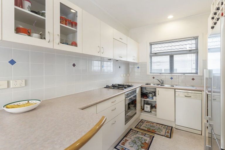 Photo of property in 1/137 Shakespeare Road, Milford, Auckland, 0620