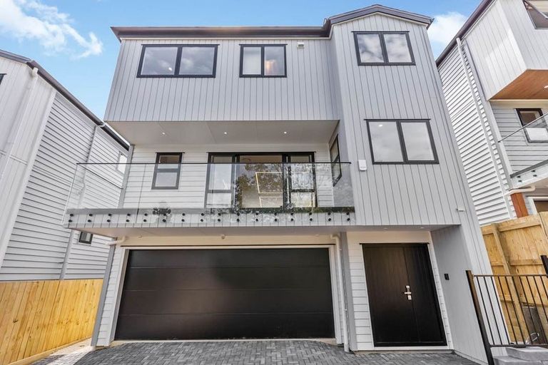 Photo of property in 116c Oaktree Avenue, Browns Bay, Auckland, 0630