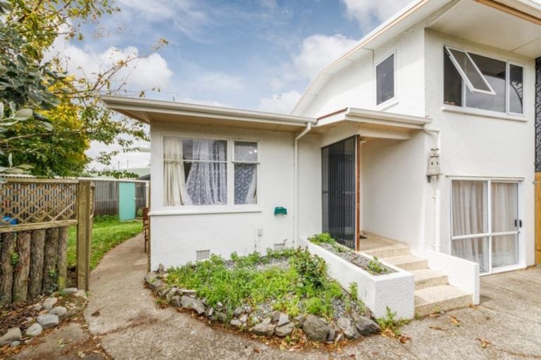 Photo of property in 2/24 Birmingham Street, Takaro, Palmerston North, 4412