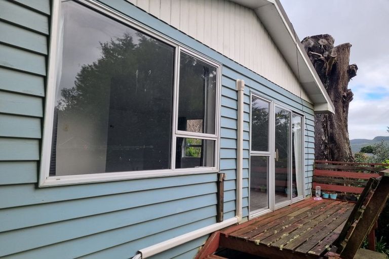 Photo of property in 58b Raroa Terrace, Tawa, Wellington, 5028