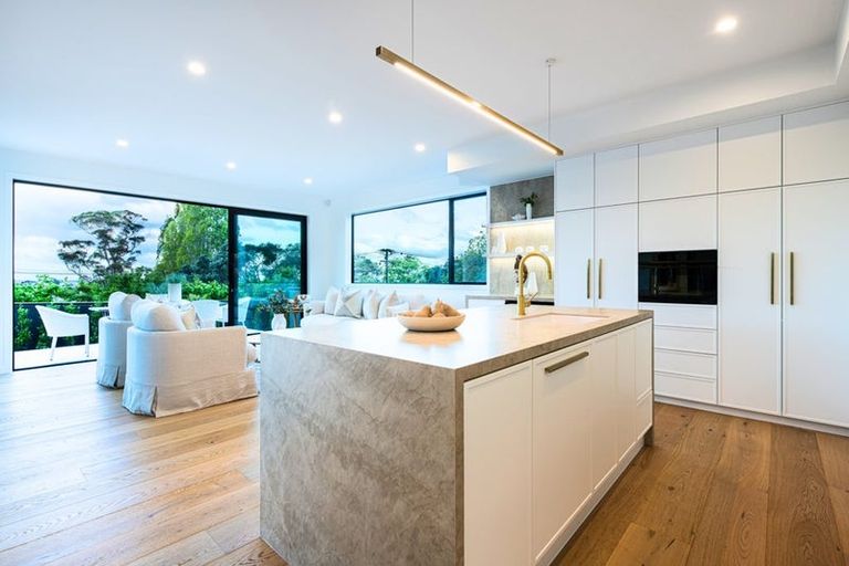 Photo of property in 18a Eastcliffe Road, Castor Bay, Auckland, 0620