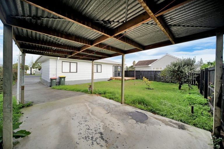 Photo of property in 2/13 John Street, Mangere East, Auckland, 2024