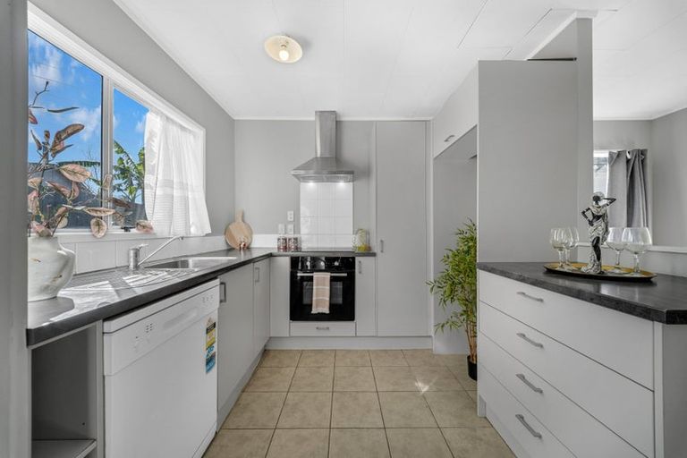 Photo of property in 52 Keegan Drive, Massey, Auckland, 0614