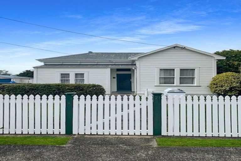 Photo of property in 21 Bell Street, Marton, 4710