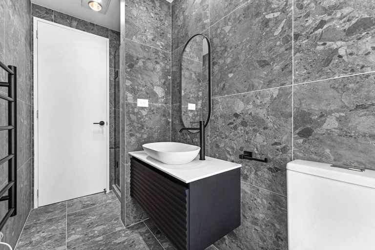 Photo of property in 6e Cascades Road, Pakuranga Heights, Auckland, 2010