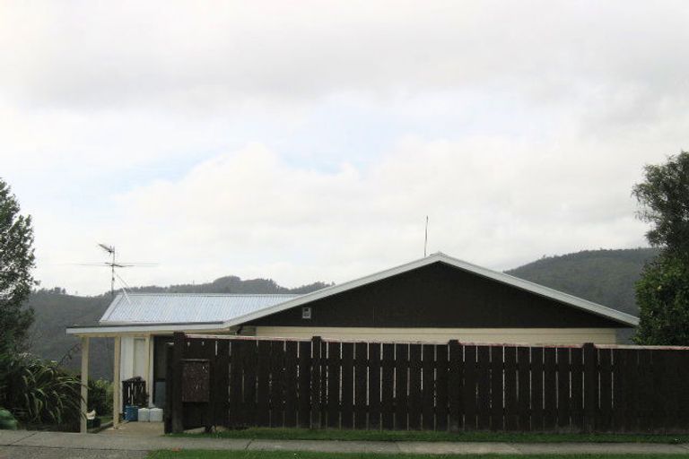 Photo of property in 8 Fenchurch Grove, Stokes Valley, Lower Hutt, 5019