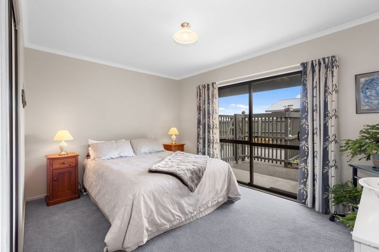 Photo of property in 100 Queenspark Drive, Parklands, Christchurch, 8083