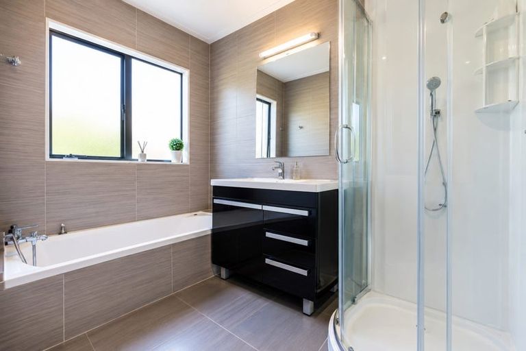 Photo of property in 12 Van Dyke Place, West Harbour, Auckland, 0618