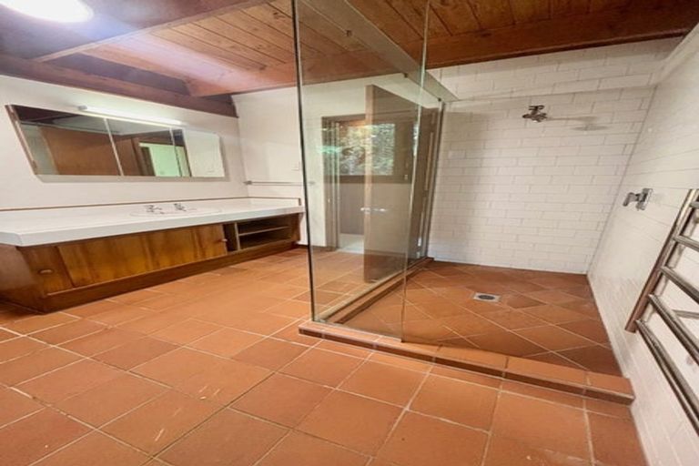 Photo of property in 52 Park Hill Road, Birkenhead, Auckland, 0626