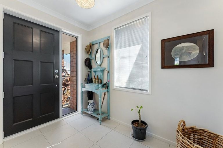 Photo of property in 1 Honeyfield Drive, Whalers Gate, New Plymouth, 4310