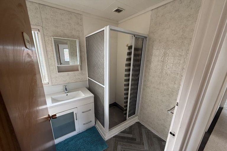 Photo of property in 190 Universal Drive, Henderson, Auckland, 0610