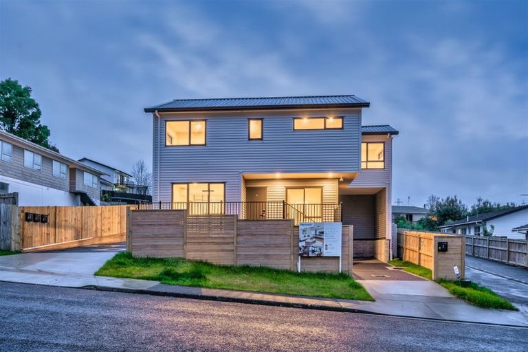 Photo of property in 51a Reynella Drive, Massey, Auckland, 0614