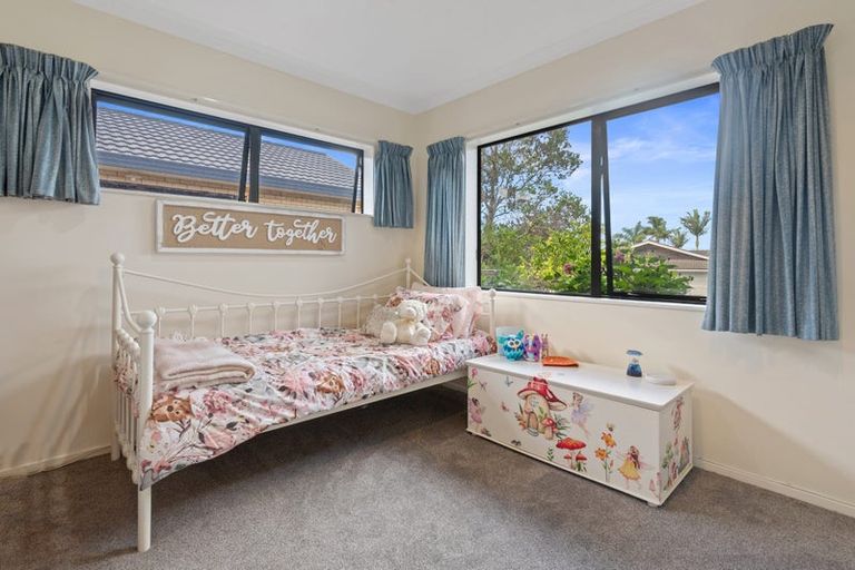 Photo of property in 24 Coventry Way, Long Bay, Auckland, 0630