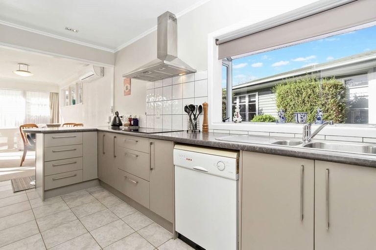 Photo of property in 18 Riverlea Avenue, Pakuranga, Auckland, 2010
