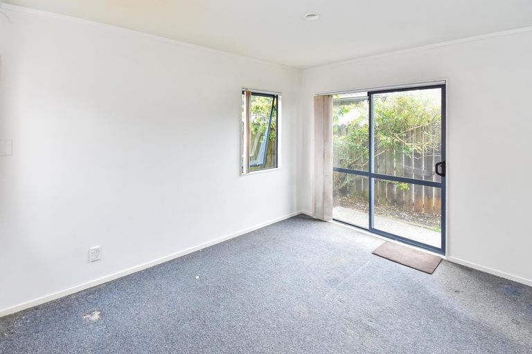 Photo of property in 34 Frank Bunce Grove, Flat Bush, Auckland, 2019
