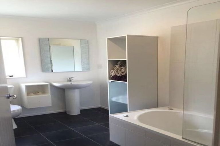 Photo of property in 40 O'halloran Road, Howick, Auckland, 2014