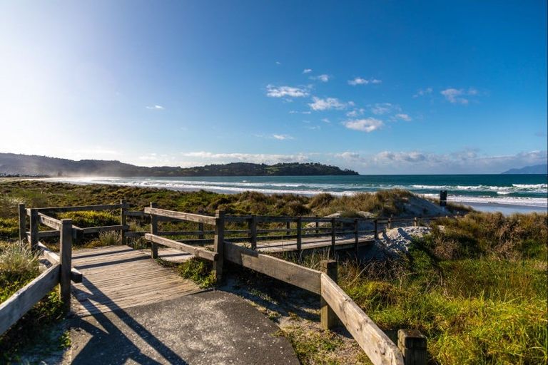 Photo of property in 8 Kewai Street, Omaha, 0986