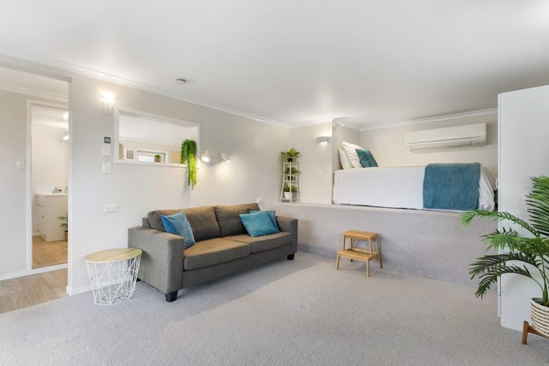 Photo of property in 8 Babington Place, Torbay, Auckland, 0630