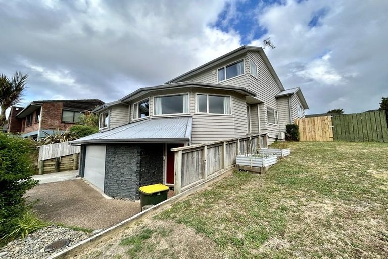 Photo of property in 25 St Simon Place, Botany Downs, Auckland, 2010