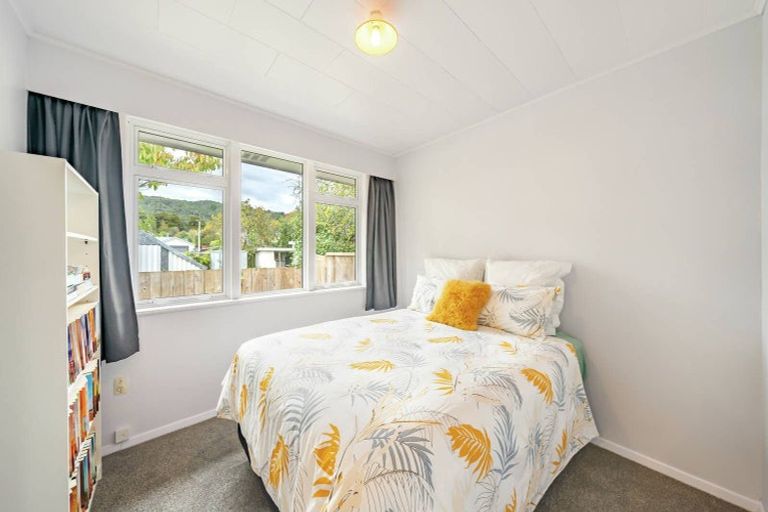 Photo of property in 5a Coates Grove, Silverstream, Upper Hutt, 5019