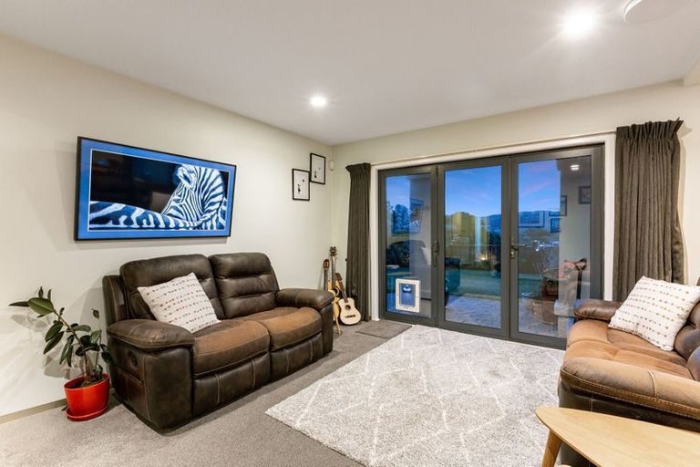 Photo of property in 8 Paremata Drive, Paremata, Porirua, 5024