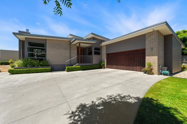 Photo of property in 6 Caversham Drive, Rototuna, Hamilton, 3210