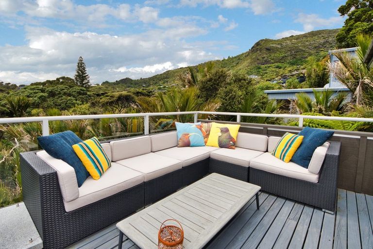 Photo of property in 21 Rayner Road, Piha, New Lynn, 0772