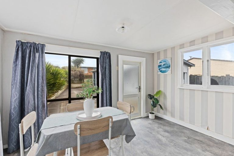 Photo of property in 69 Domett Street, Waitara, 4320