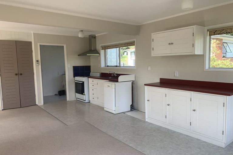 Photo of property in 1/4 Mahuta Grove, Northcote, Auckland, 0627