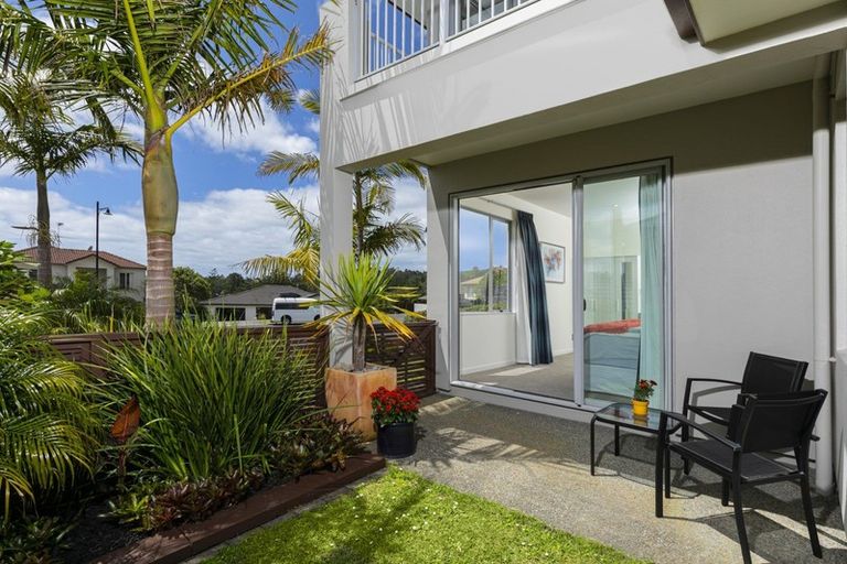 Photo of property in 23 George Deane Place, Greenhithe, Auckland, 0632