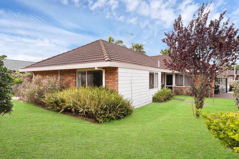 Photo of property in 70 Tington Avenue, Wattle Downs, Auckland, 2103