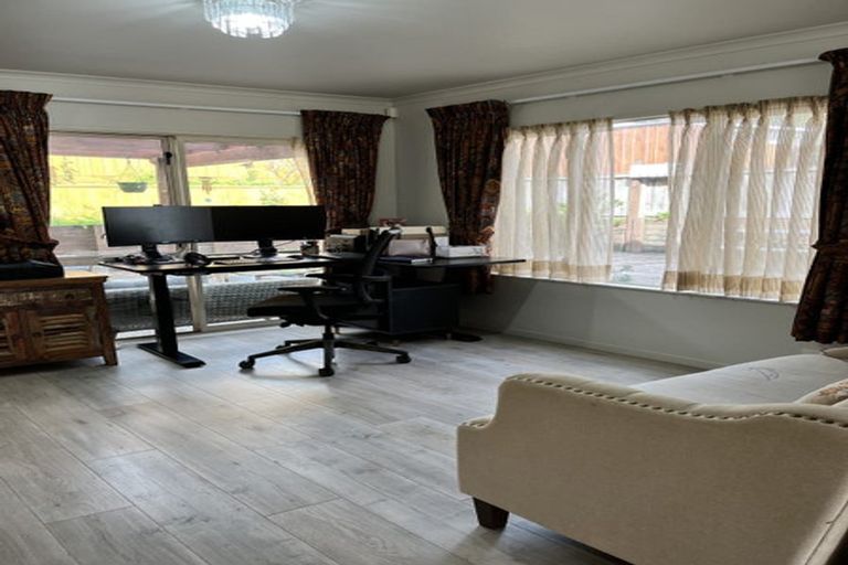 Photo of property in 9 Bickleigh Grove, New Lynn, Auckland, 0600