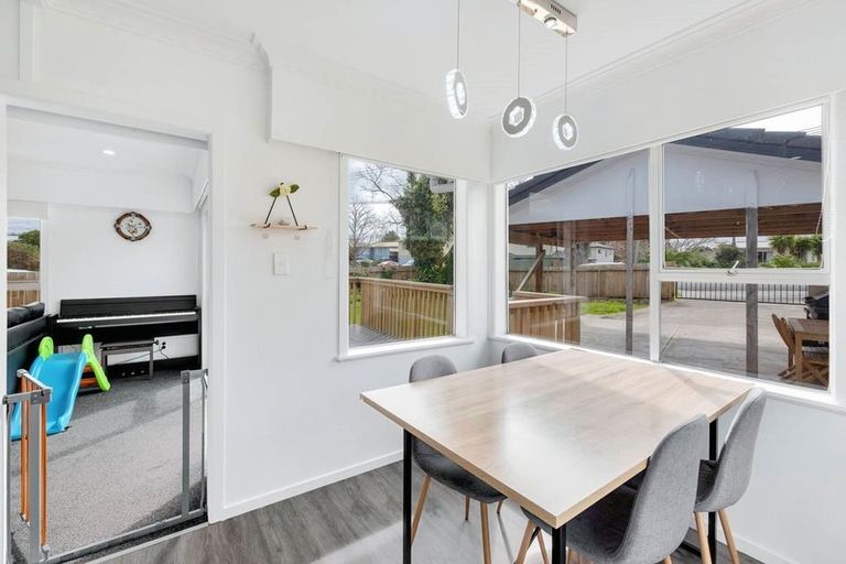 Photo of property in 65 Larnoch Road, Henderson, Auckland, 0610
