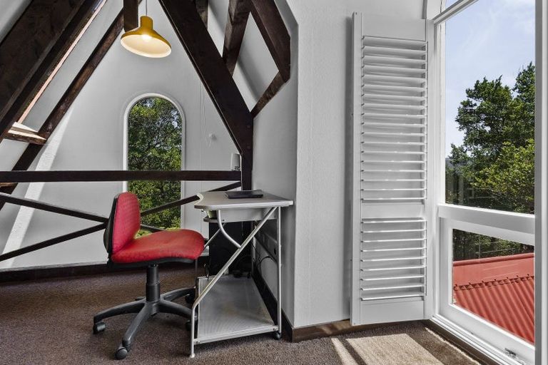 Photo of property in 74 Chatsworth Road, Silverstream, Upper Hutt, 5019