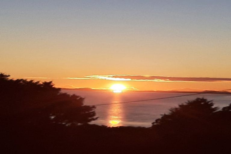 Photo of property in 95 Cornwallis Road, Cornwallis, Auckland, 0604