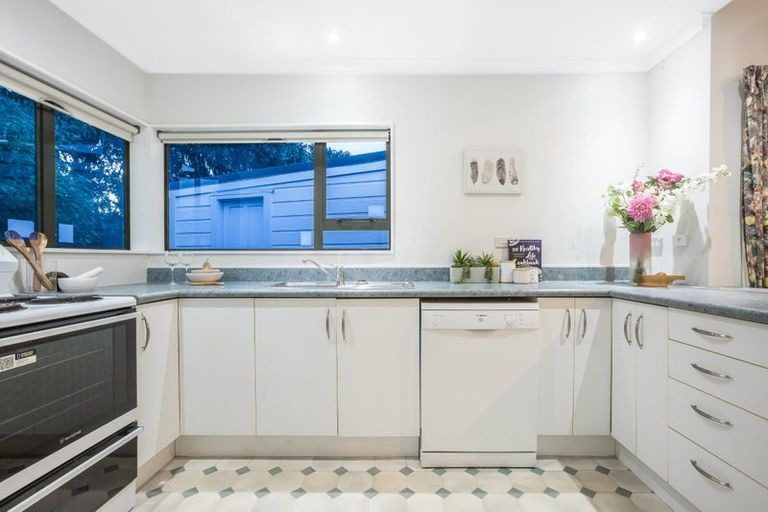 Photo of property in 39 Apple Terrace, Ranui, Porirua, 5024