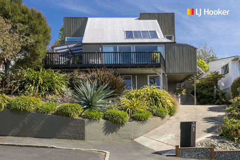 Photo of property in 24 Larkins Street, Helensburgh, Dunedin, 9010