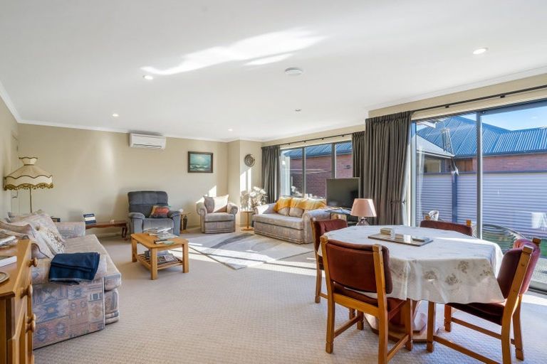 Photo of property in 12 Essex Street, Winton, 9720