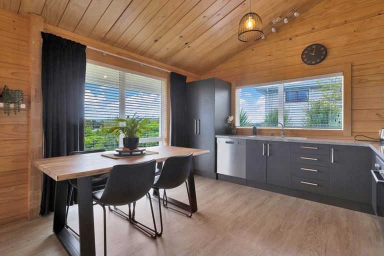 Photo of property in 21 Oxford Street, Waikari, 7420