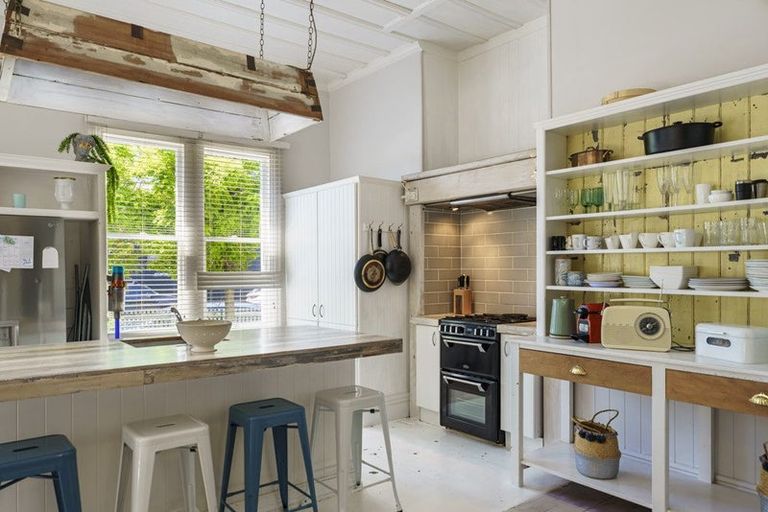 Photo of property in 1 Latham Street, Napier South, Napier, 4110