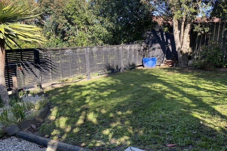 Photo of property in 16 Quincey Place, Massey, Auckland, 0614