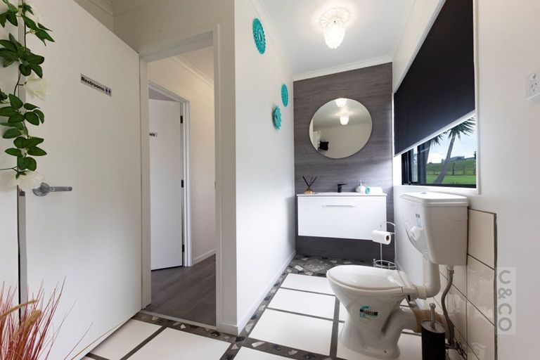 Photo of property in 206 Waitakere Road, Waitakere, Henderson, 0782